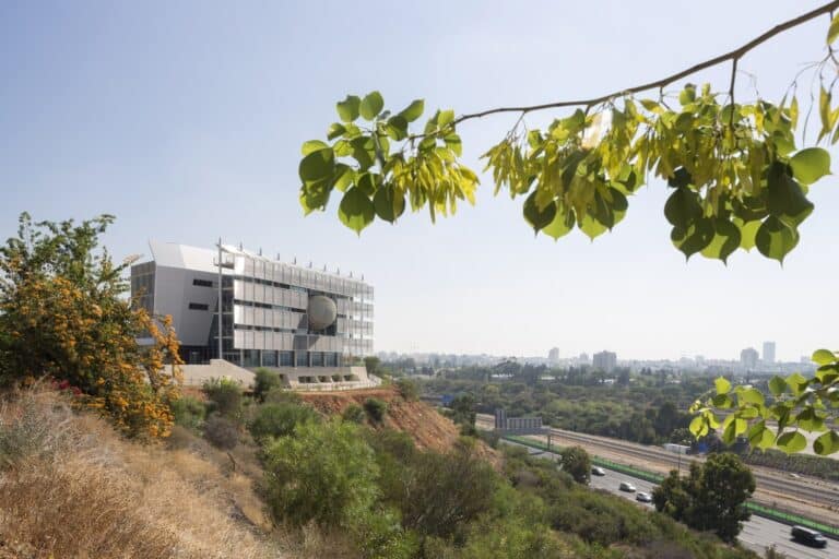 Porterova škola v Tel Avivu s ekologickou stěnou